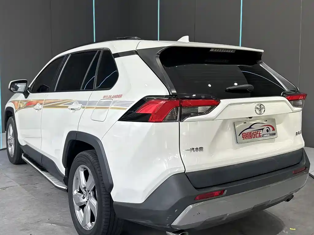 Toyota RAV4 2020 — фото 8