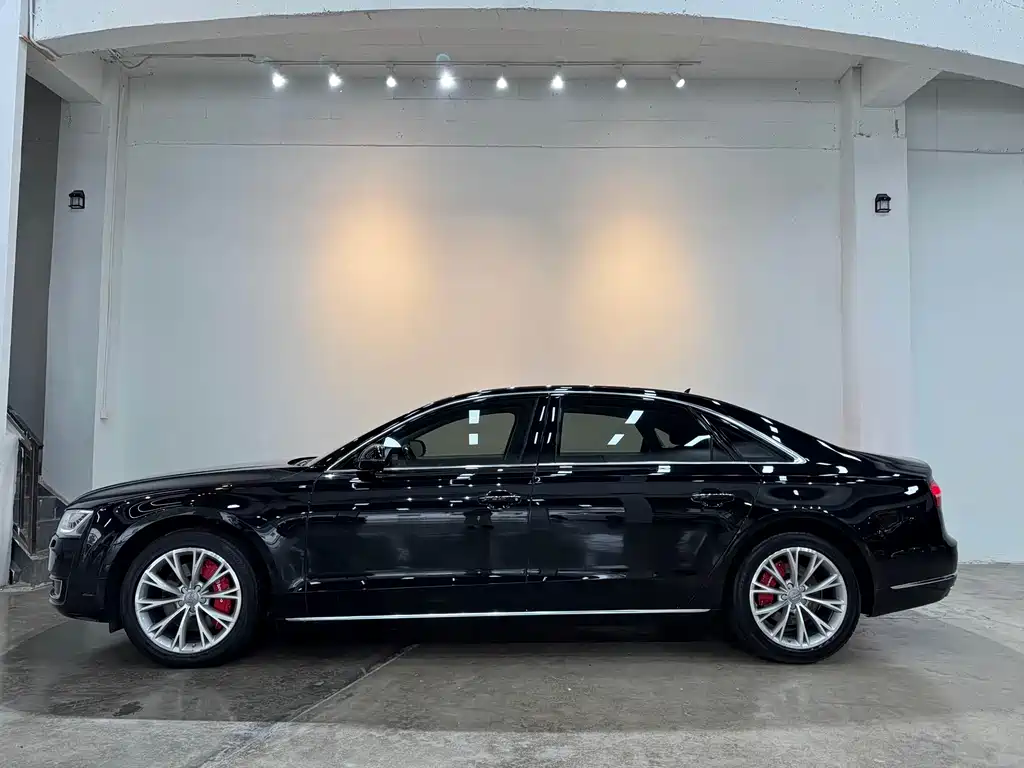 Audi A8 2017 — фото 4