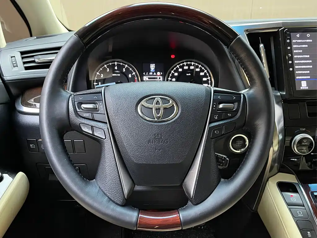 Toyota Alphard 2017 — фото 11