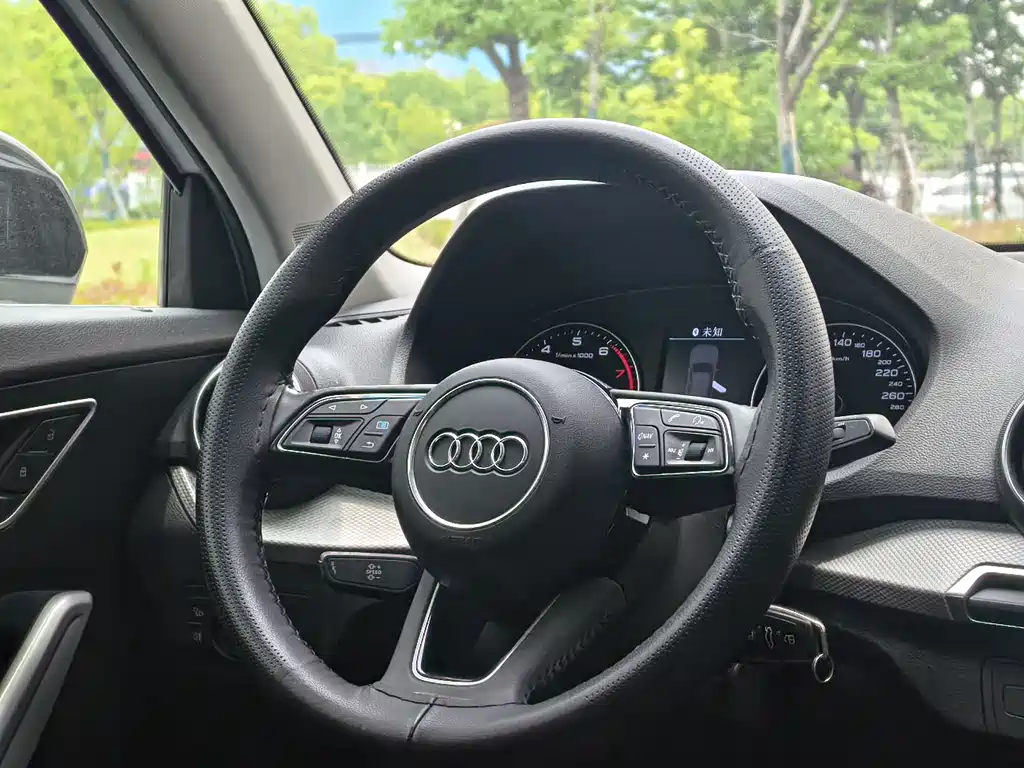 Audi Q2L 2021 — фото 17