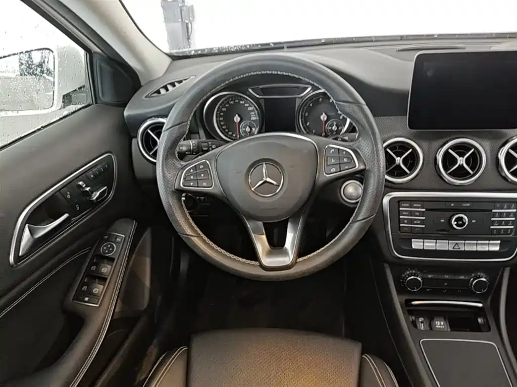 Mercedes-Benz GLA 2018 — фото 17