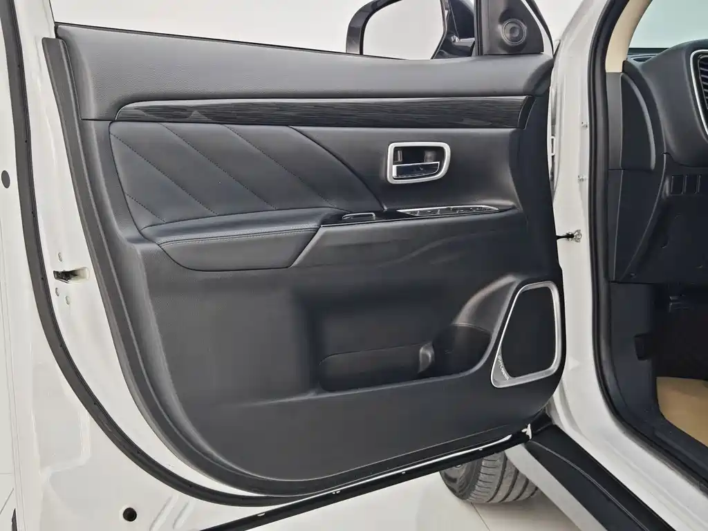Mitsubishi Outlander 2020 — фото 27