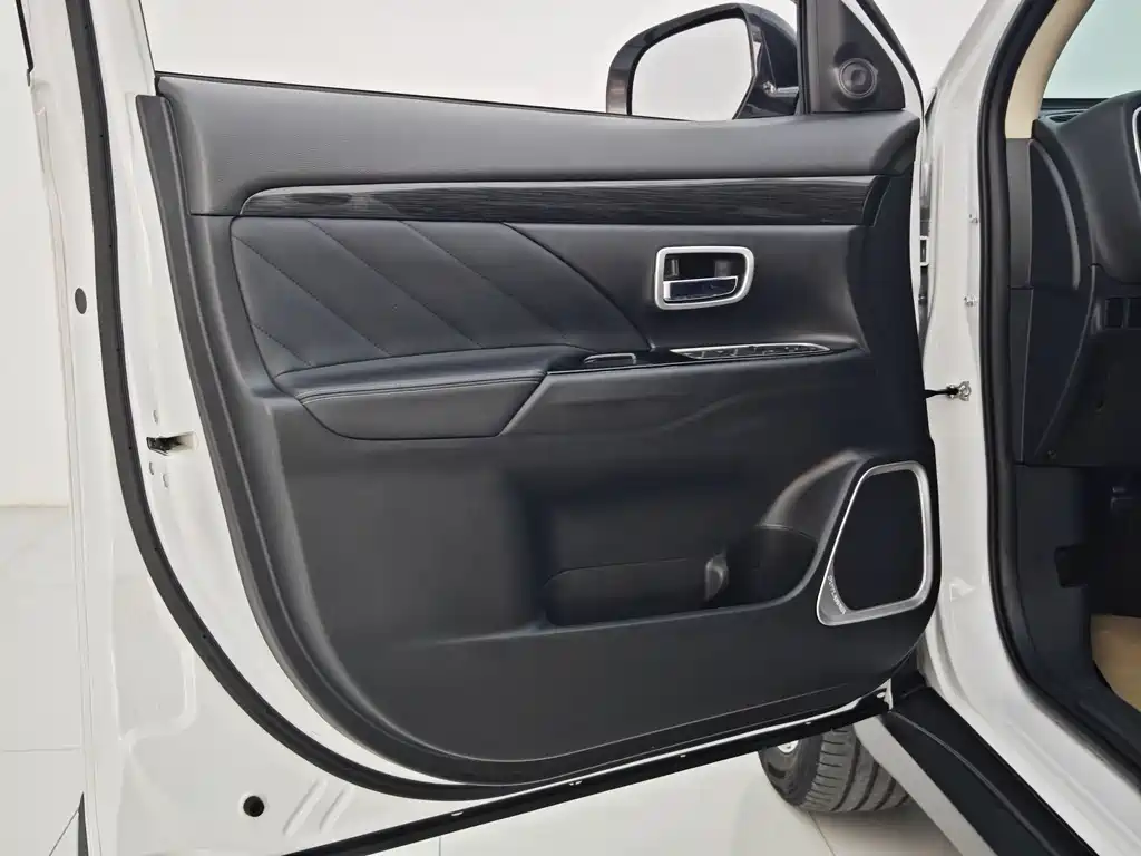Mitsubishi Outlander 2020 — фото 22