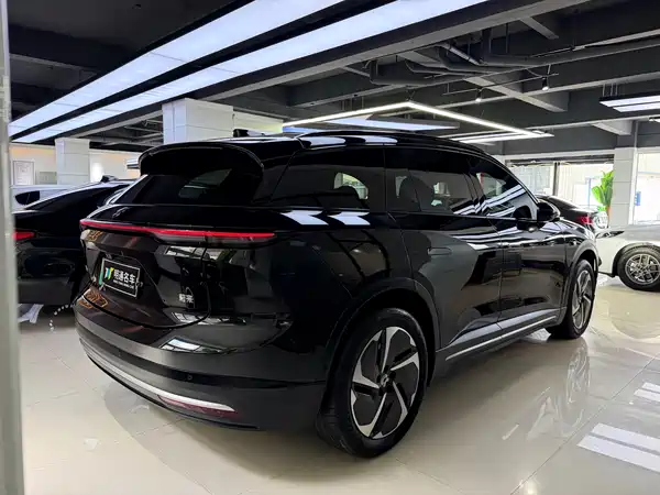 NIO ES6 2025