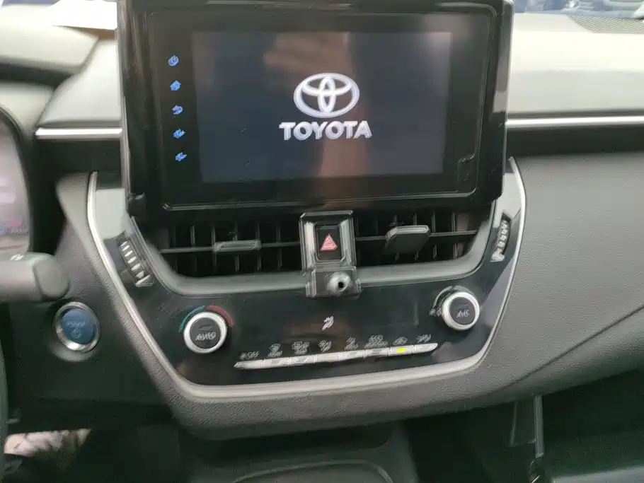 Toyota Corolla 2023 — фото 13