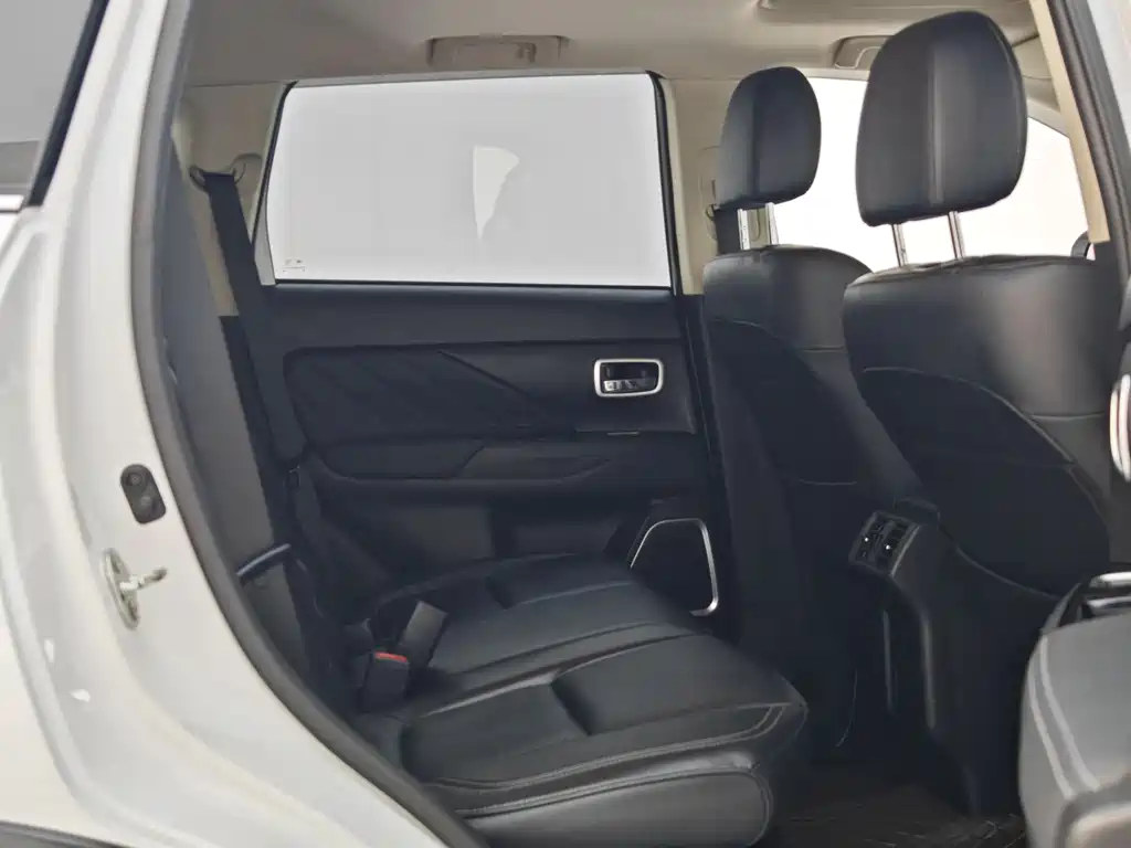 Mitsubishi Outlander 2020 — фото 15