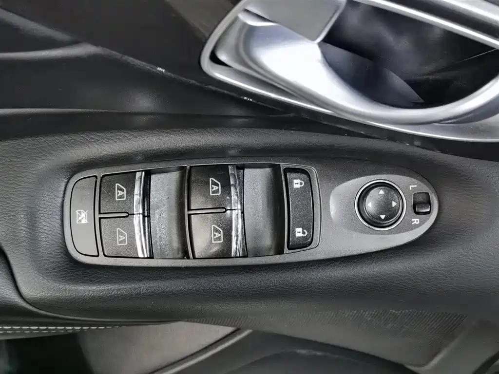 Infiniti Q50L 2015 — фото 9