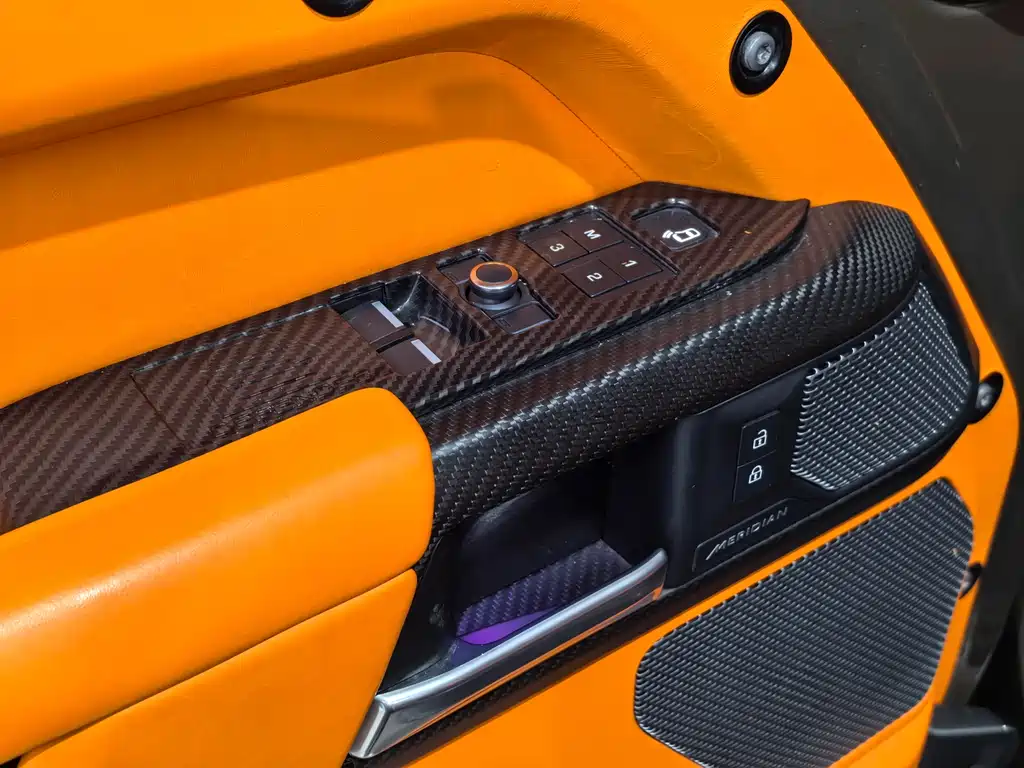 Land Rover Defender 2022 — фото 9
