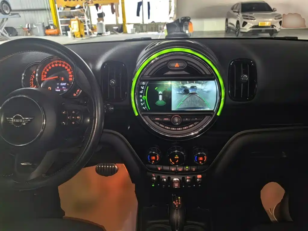 MINI Countryman 2018 — фото 10
