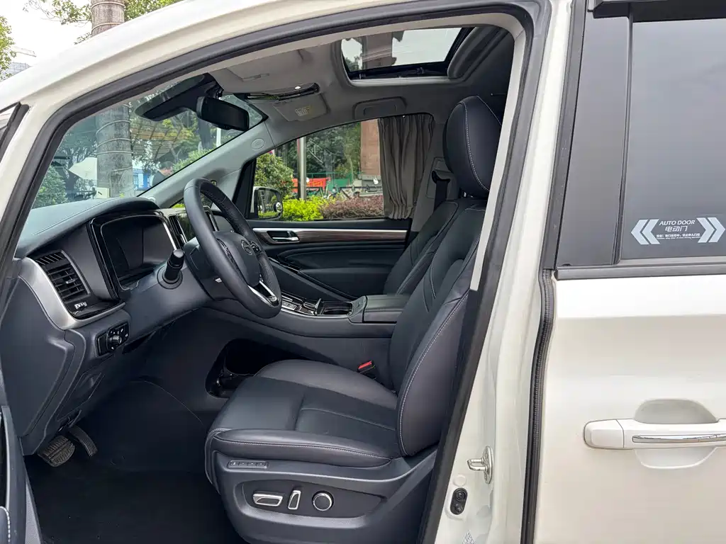 GAC Motor Trumpchi M8 2021 — фото 11
