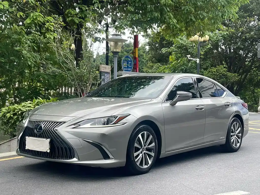 Lexus ES 2019