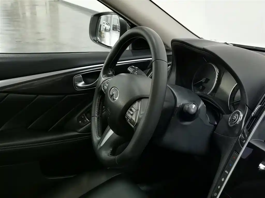 Infiniti Q50L 2015 — фото 22