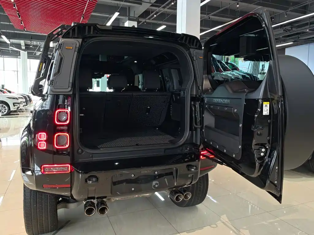 Land Rover Defender 2025 — фото 11