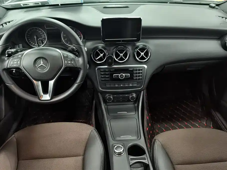 Mercedes-Benz A-Class 2014 — фото 12