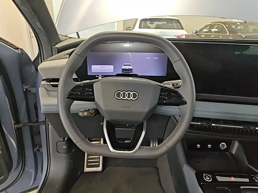 Audi Q6L e-tron 2025 — фото 11