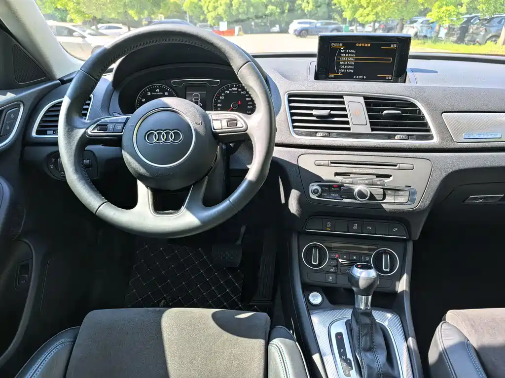 Audi Q3 2018 — фото 10
