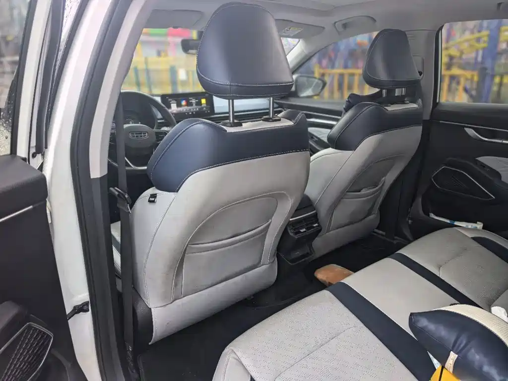 Geely Emgrand 2021