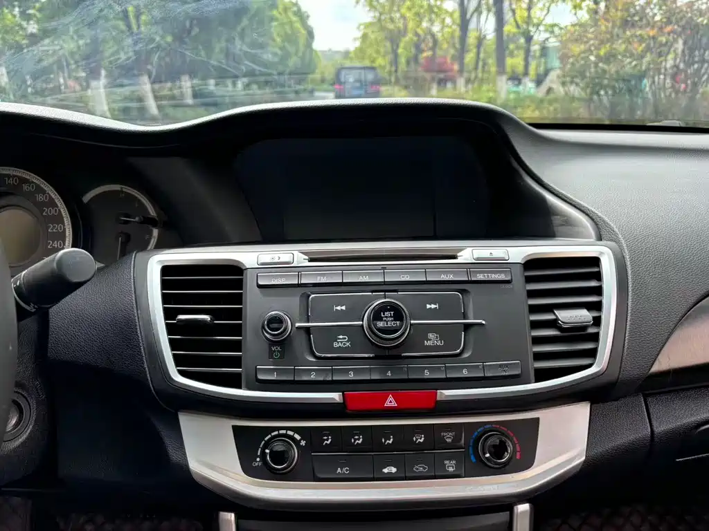 Honda Accord 2015 — фото 25
