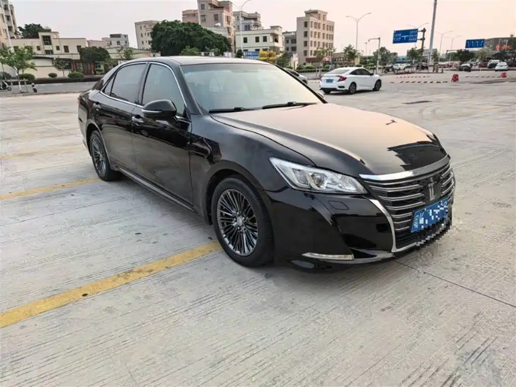 Toyota Crown 2016