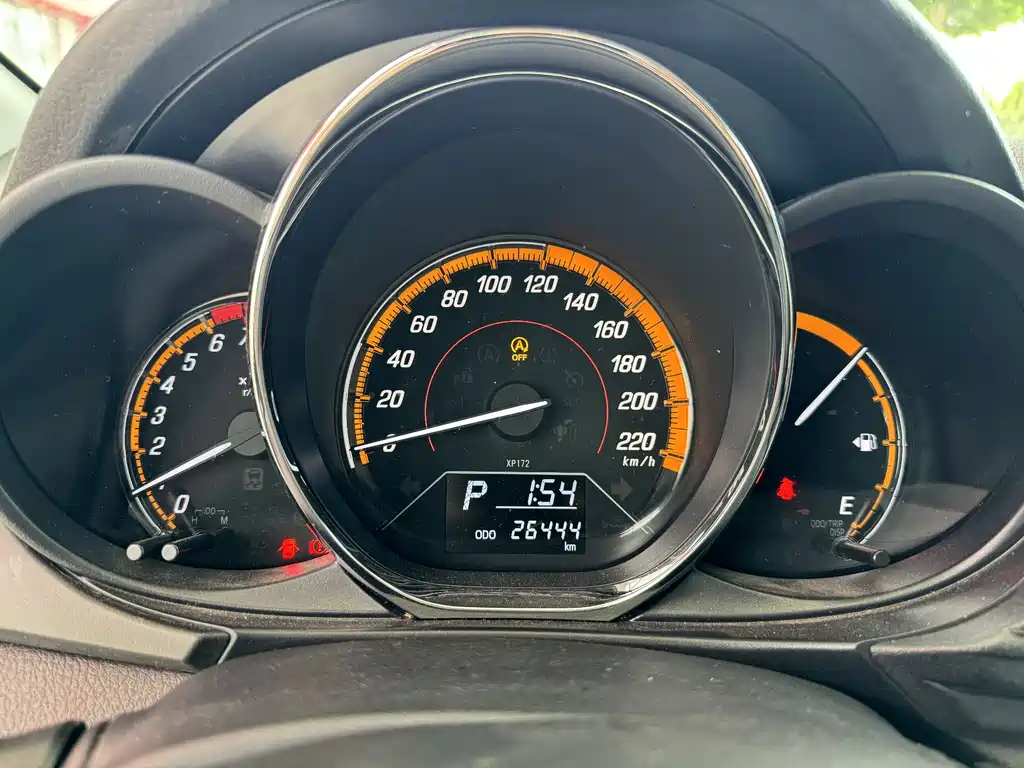 Toyota Yaris L 2022 — фото 4