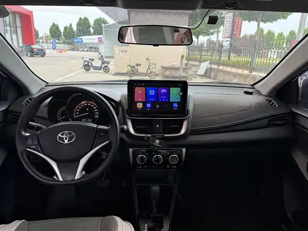Toyota Yaris L 2022
