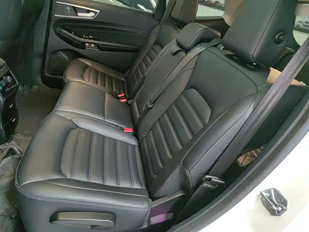 Ford Edge 2020 — фото 17