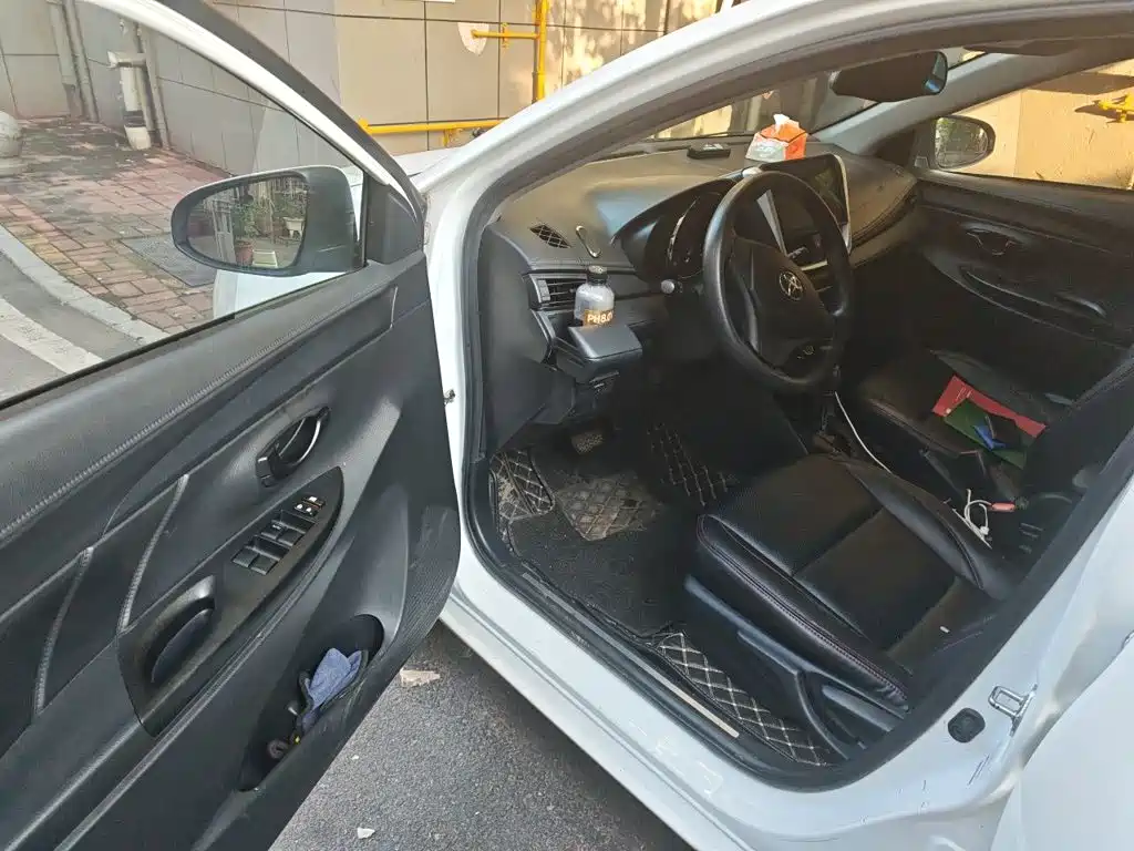 Toyota Yaris L 2019 — фото 12