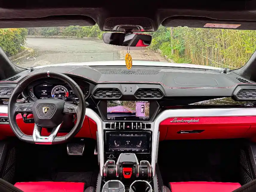 Lamborghini Urus 2019 — фото 16