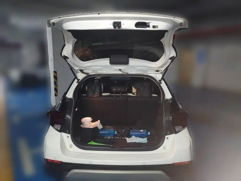 Toyota Yaris L 2020 — фото 16