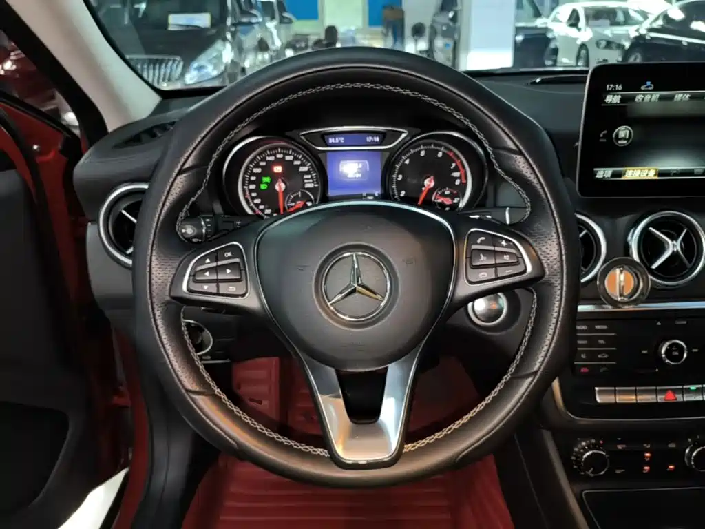 Mercedes-Benz GLA 2018 — фото 11
