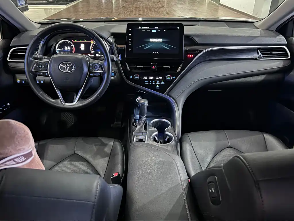 Toyota Camry 2021 — фото 9