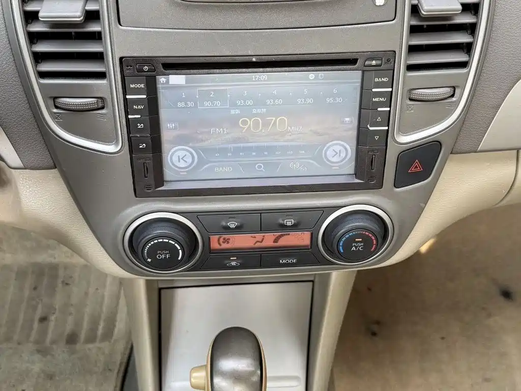 Nissan Sylphy 2013 — фото 10
