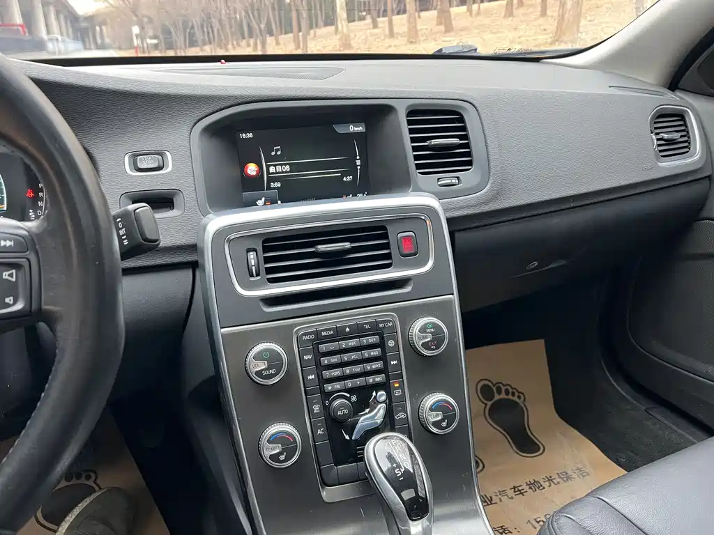 Volvo S60 2015 — фото 14