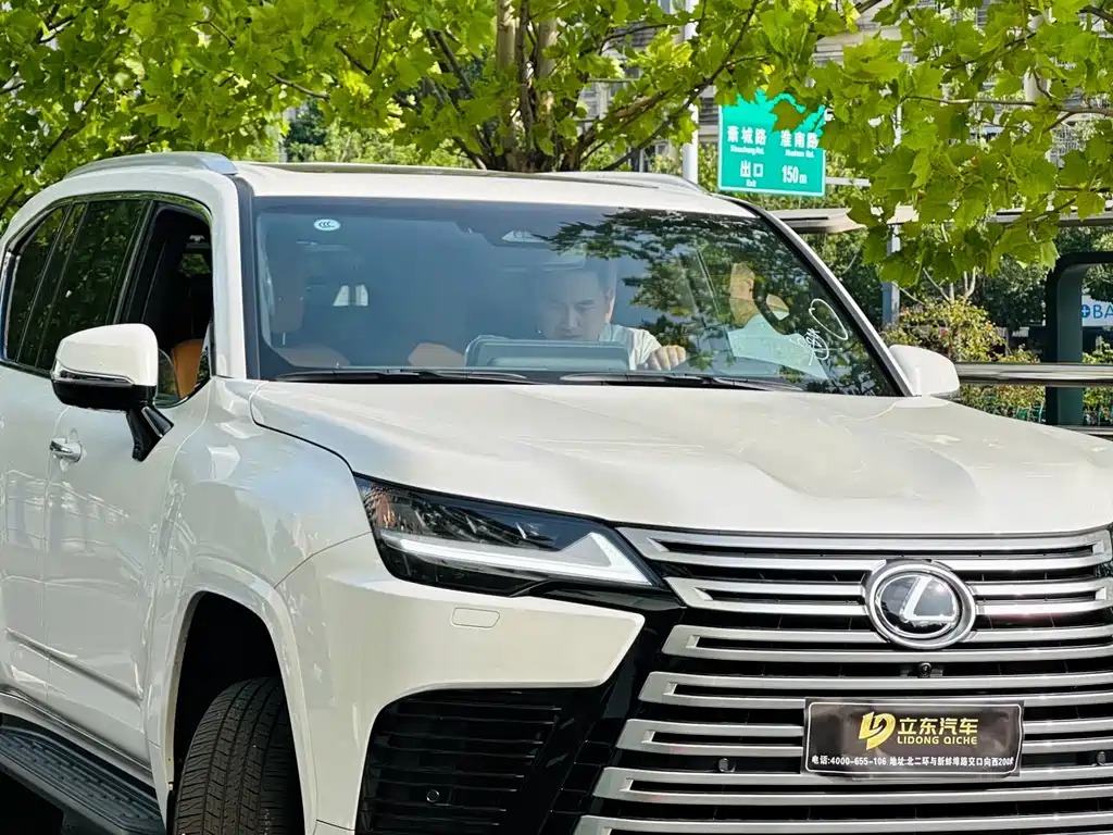 Lexus LX — фото 2