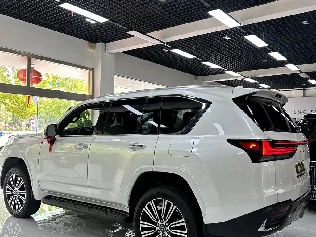 Lexus LX — фото 10