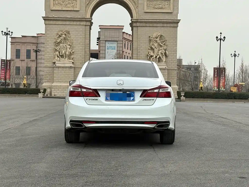 Honda Accord 2017 — фото 10