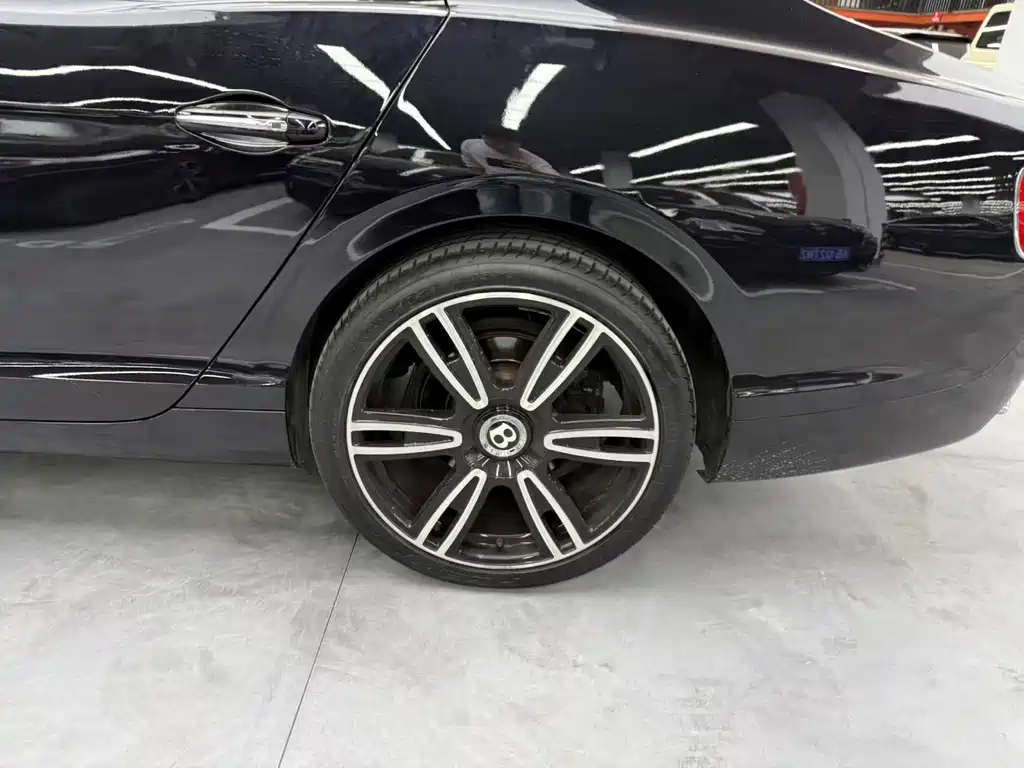 Bentley Flying Spur 2015 — фото 14