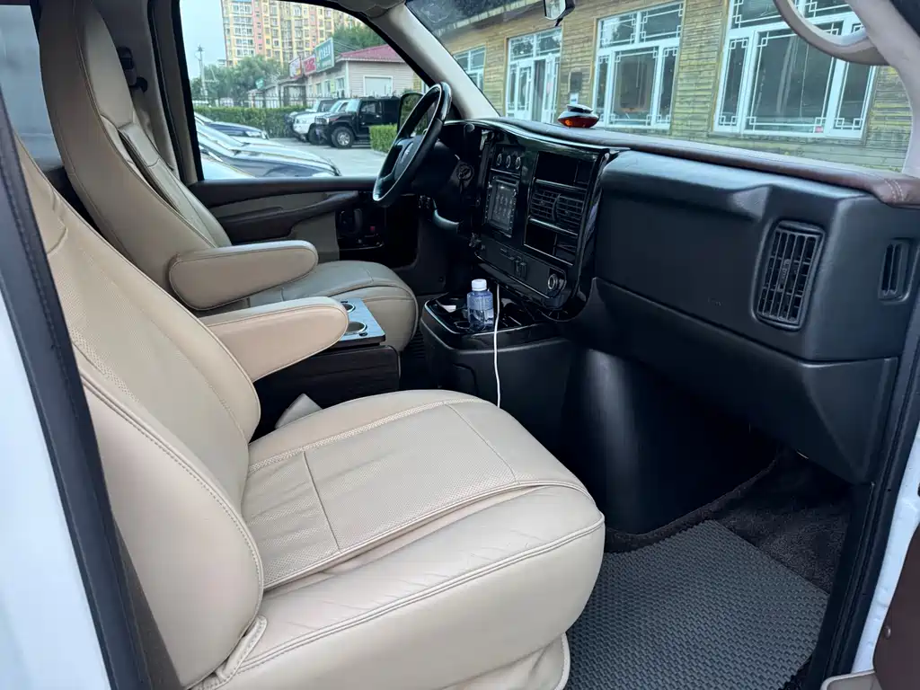 GMC SAVANA 2019 — фото 15