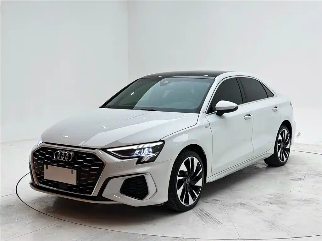Audi A3 2023 — фото 1