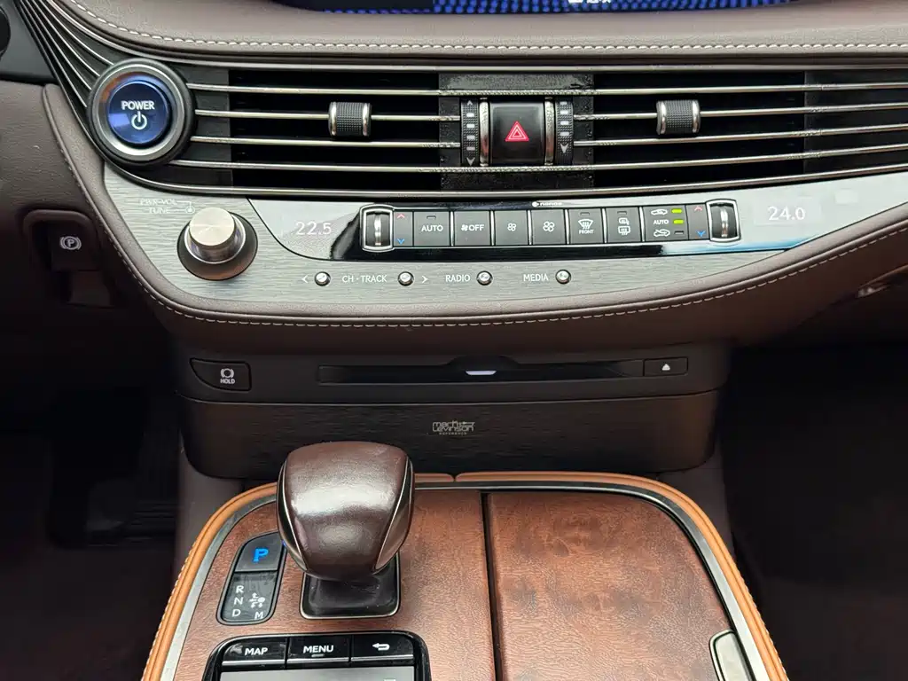 Lexus LS 2019 — фото 11