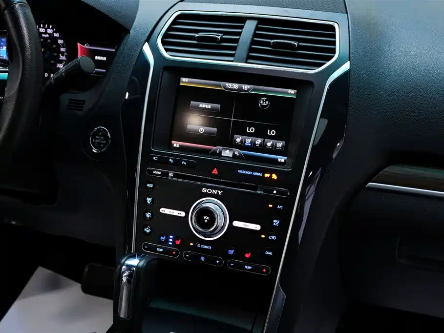 Ford Explorer 2016 — фото 21