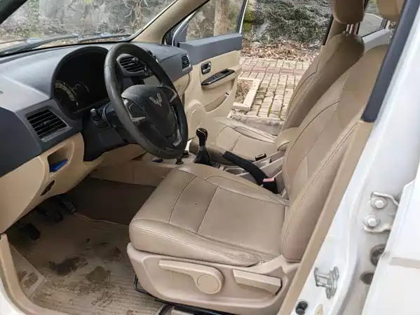 Wuling Hongguang 2014