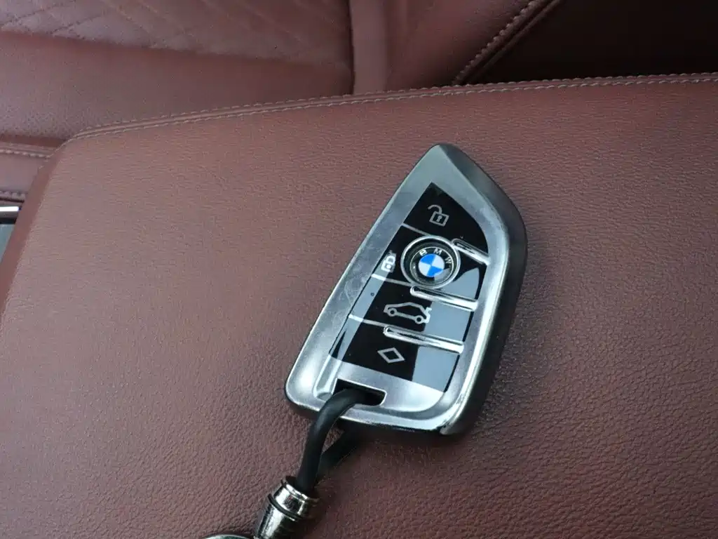 BMW 3 Series 2023 — фото 18