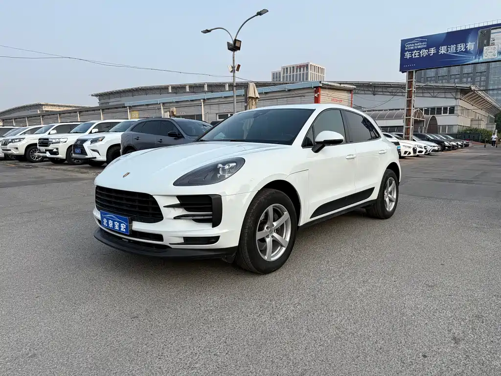 Porsche Macan 2018 — фото 1