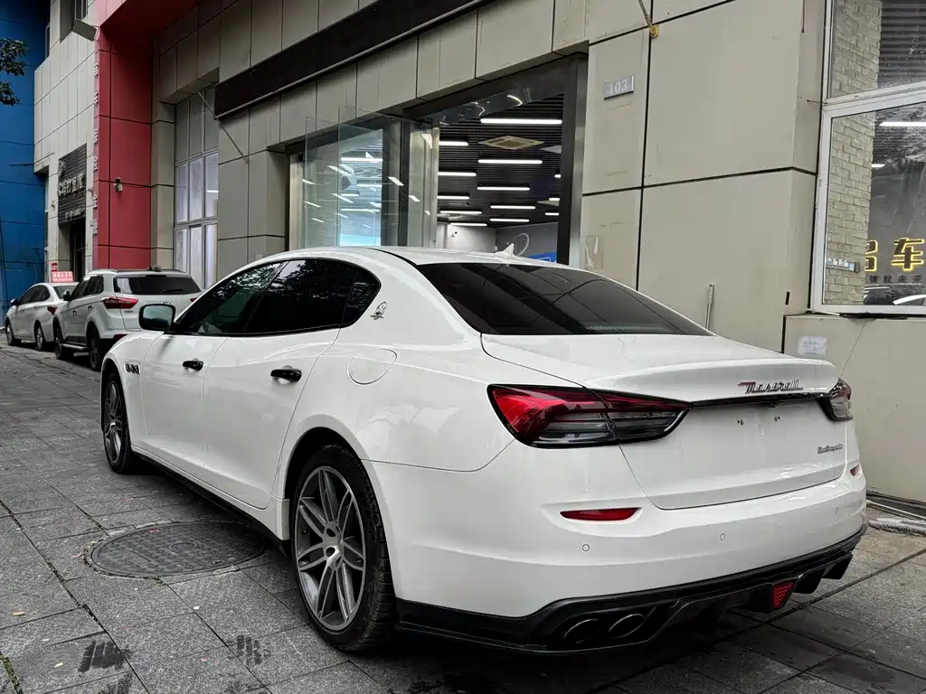 Maserati Quattroporte 2018 — фото 4