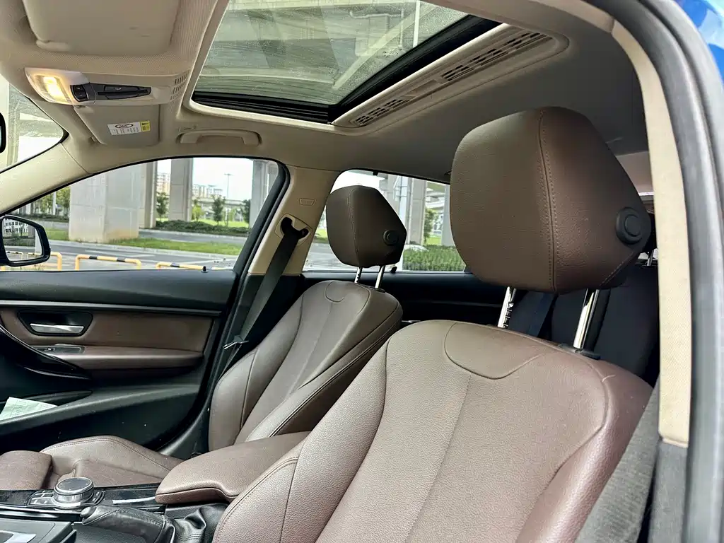 BMW 3 Series 2019 — фото 11
