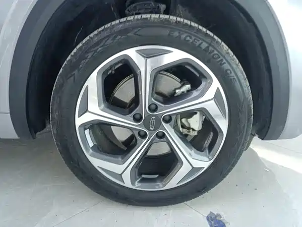 Geely Xingyue L 2024