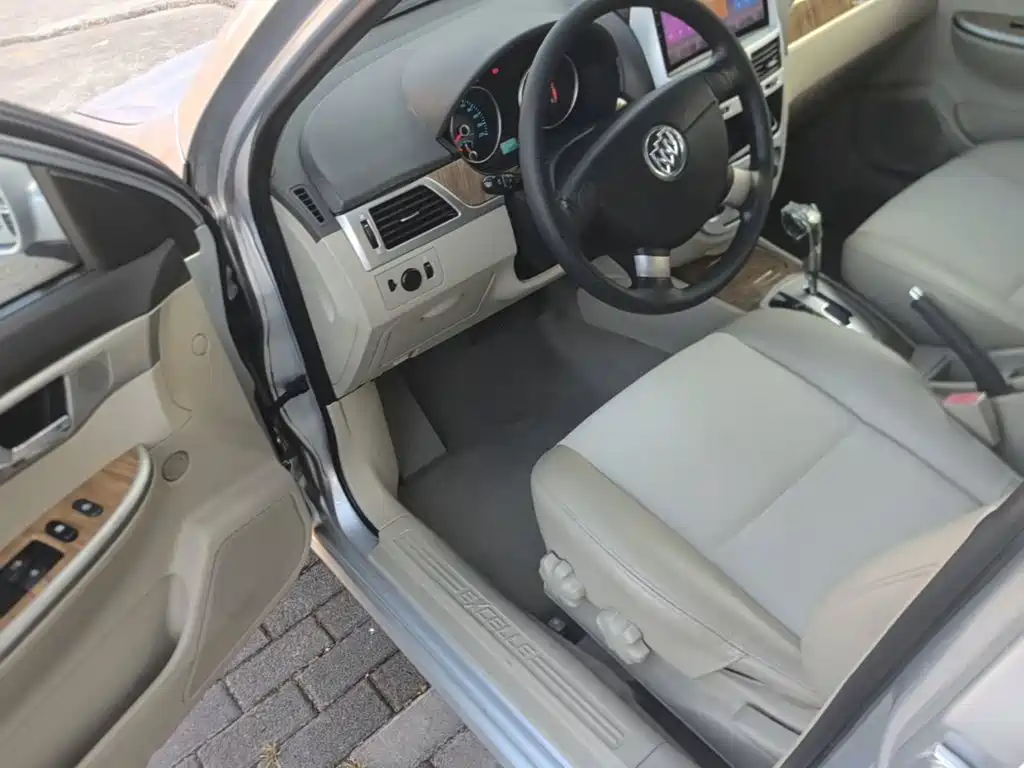 Buick Excelle 2015 — фото 16