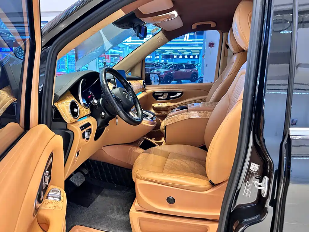 Mercedes-Benz V-Class 2020 — фото 11