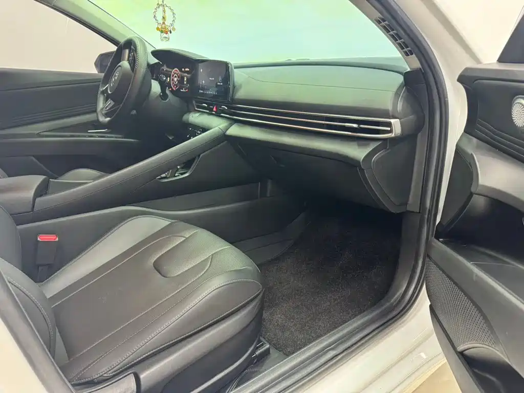 Hyundai Elantra 2022